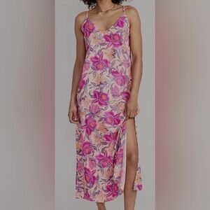 Old Navy - Brand New***Tie Back Maxi Slip Dress
Peach Floral